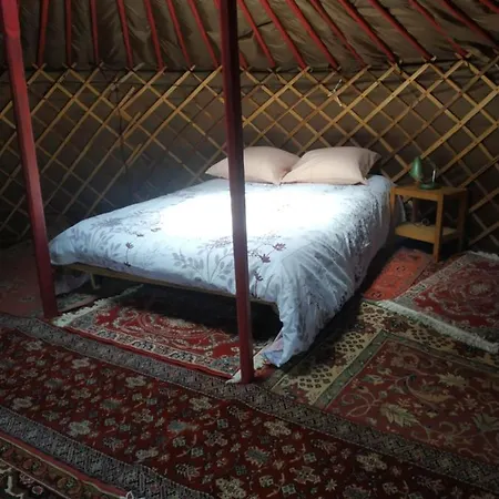 Yourte Rustique En Permaculture Campismo de Luxo